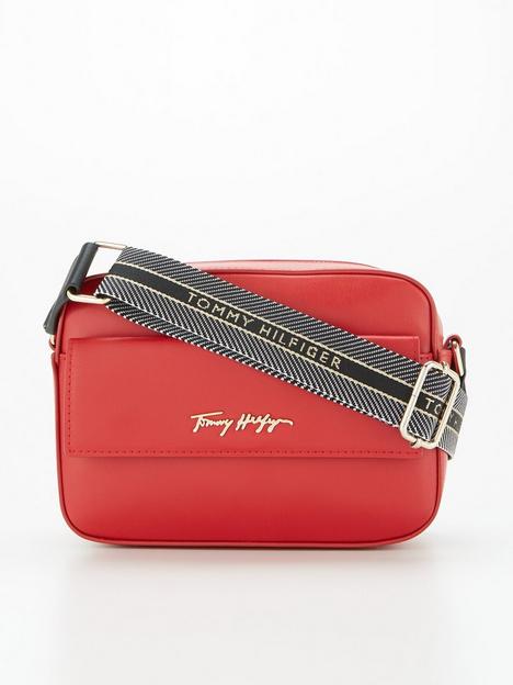 tommy-hilfiger-iconic-camera-bag-red