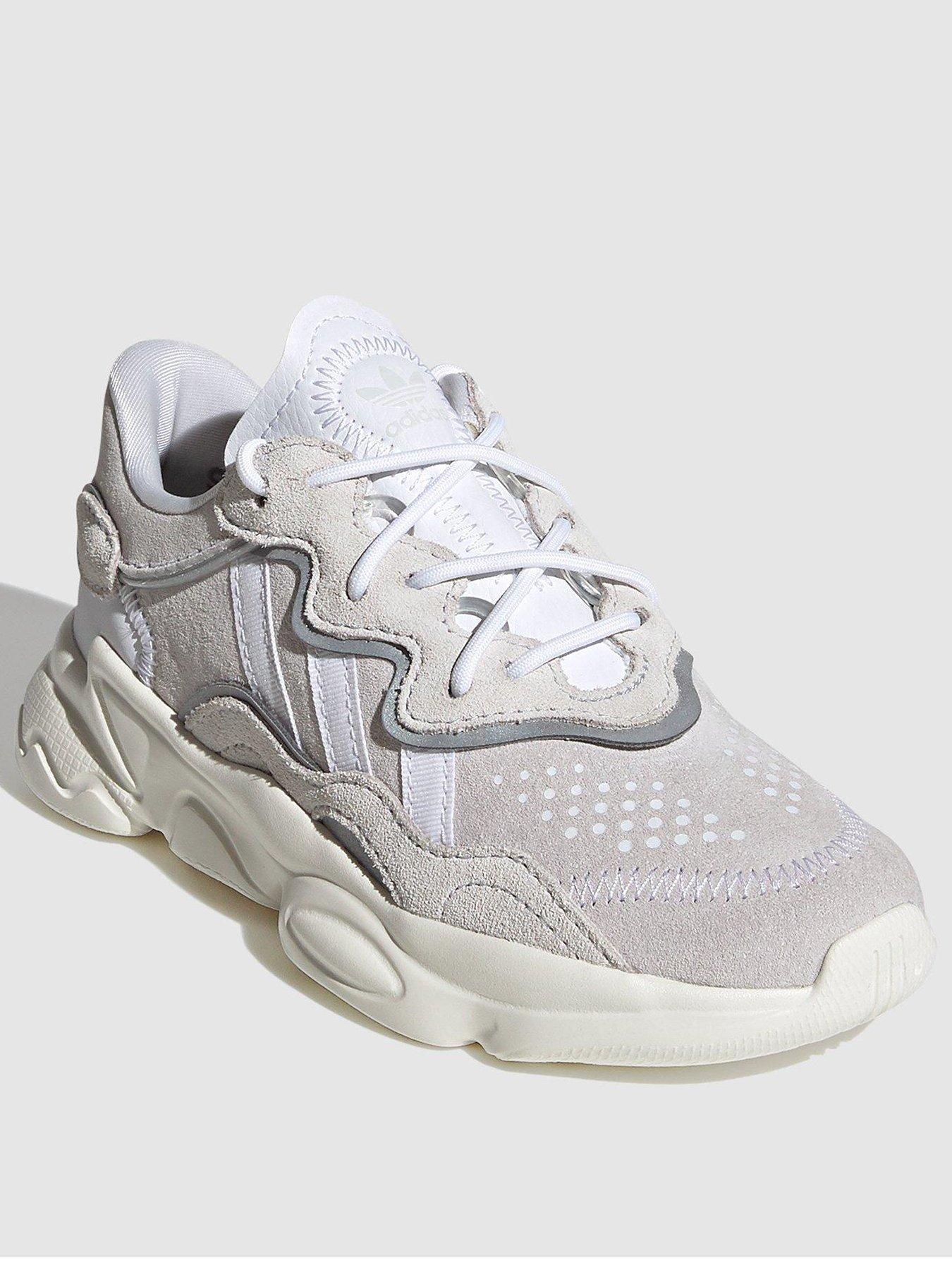 undefined Kids Unisex Ozweego Trainers - White