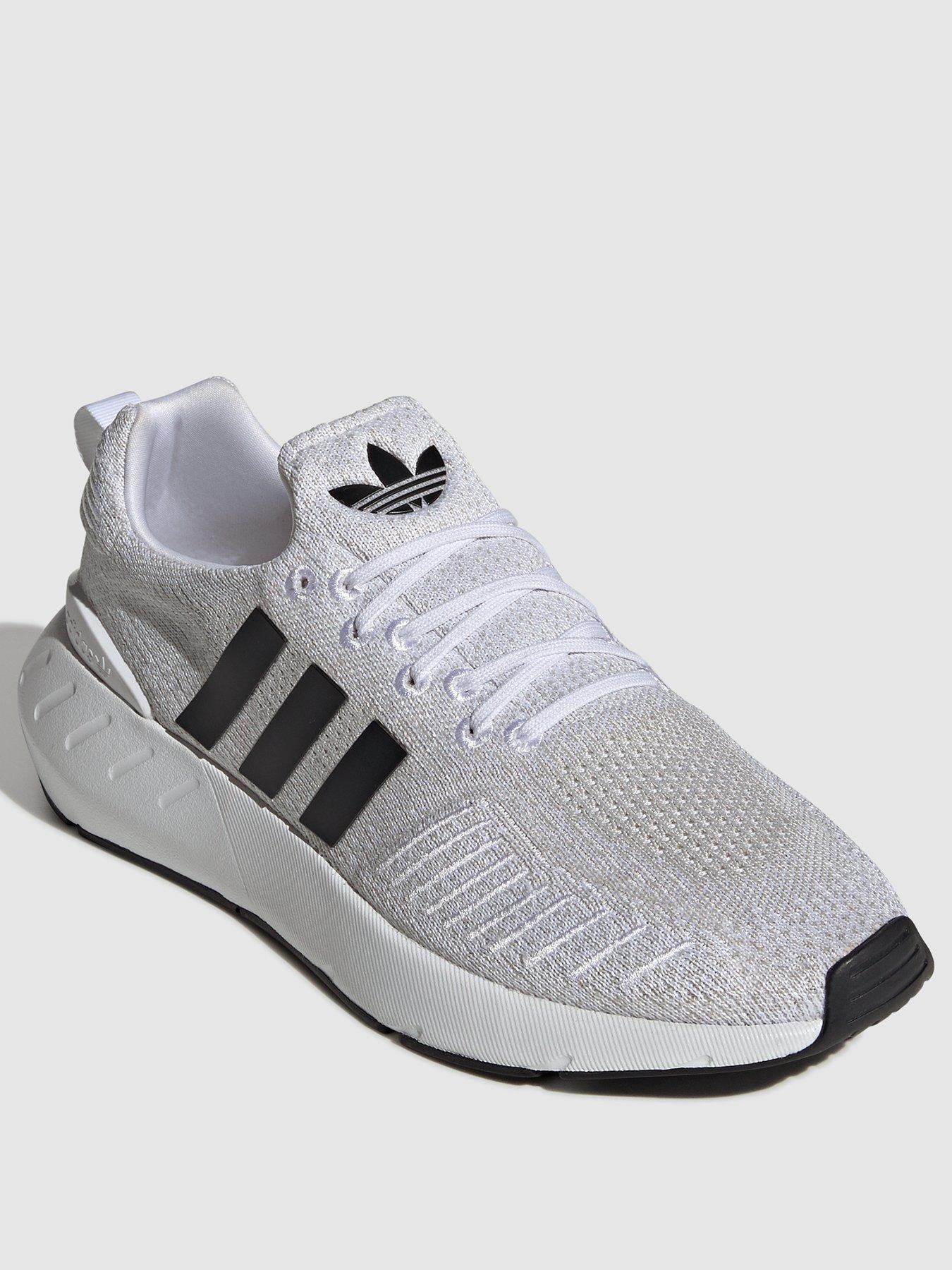 Swift Run 22 Trainers White/Black | stickhealthcare.co.uk