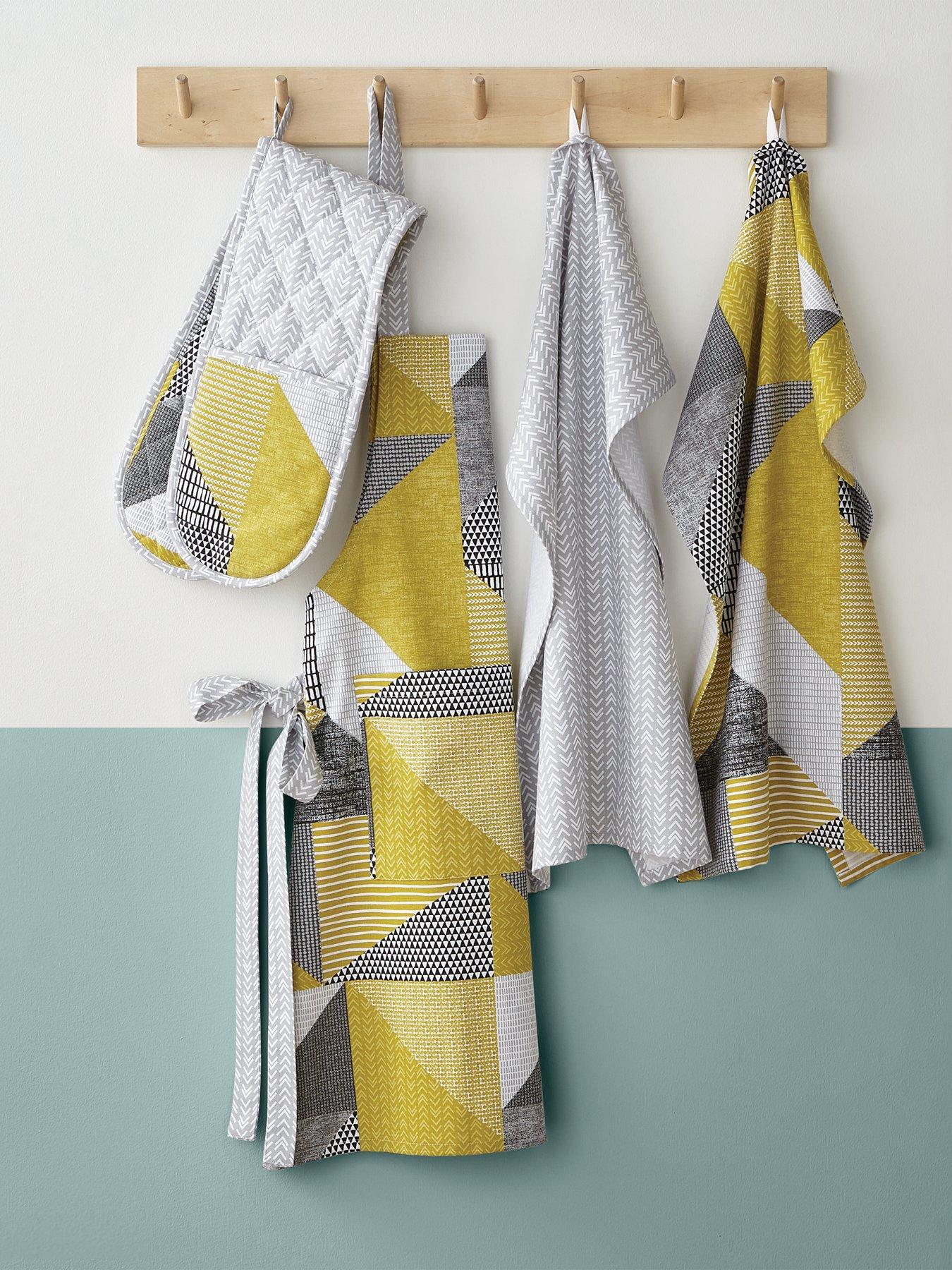 Image 3 of 4 of Catherine Lansfield Larsson Geo Double Oven Glove in Ochre