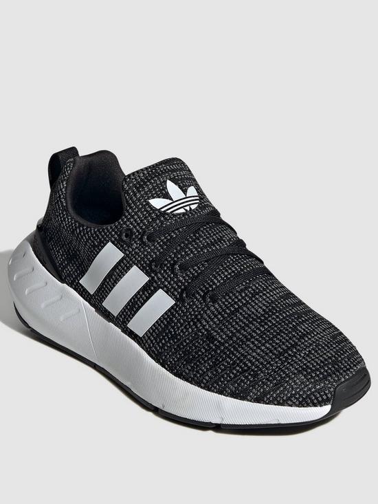 front image of adidas-originals-junior-swift-run-22-blackwhite