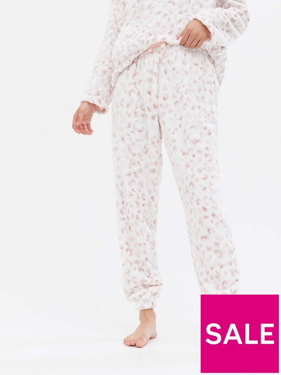 front image of new-look-leopard-faux-fur-lounge-joggers--nbsppink-print