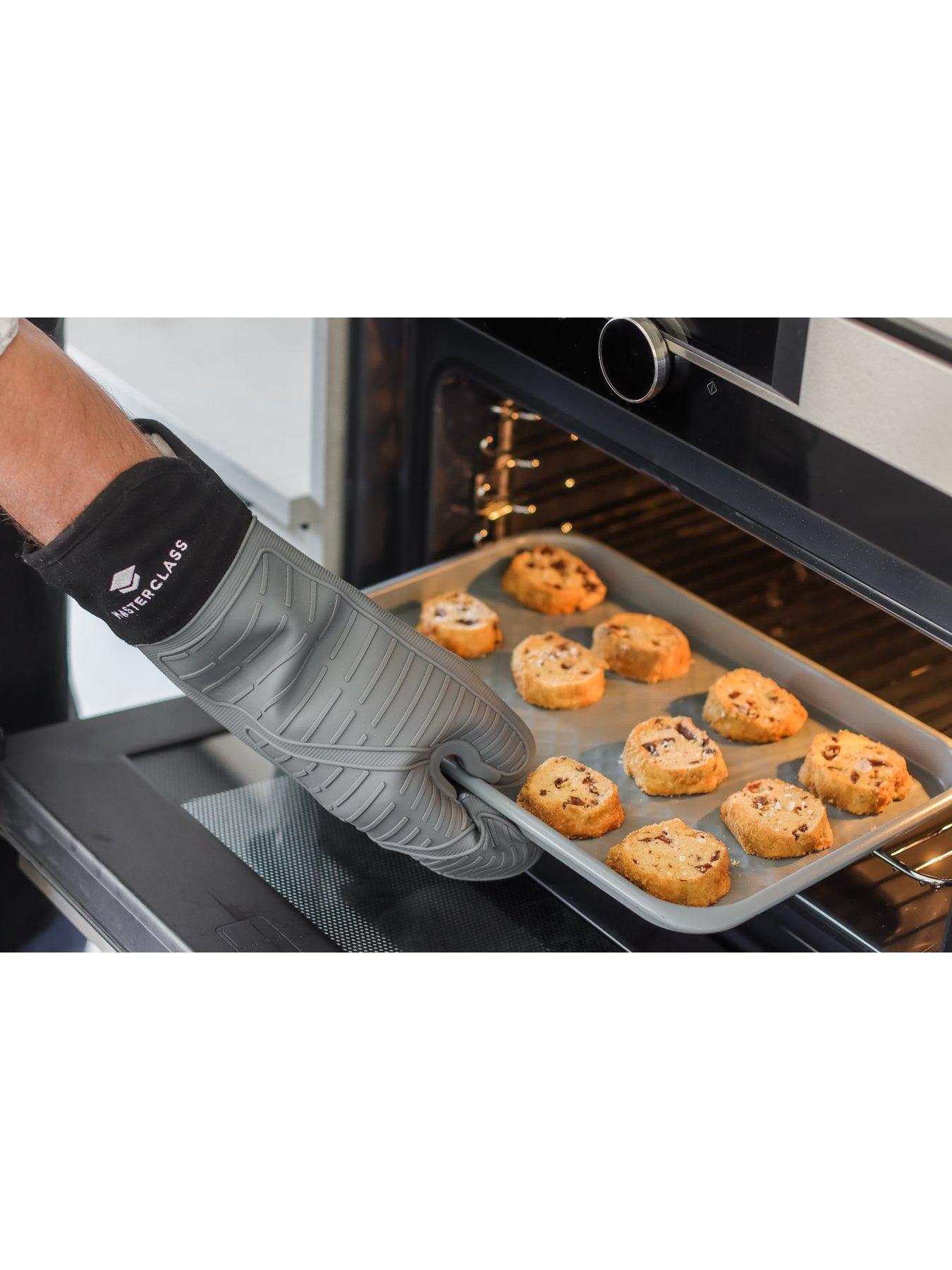 Image 5 of 5 of MasterClass Seamless Silicone Single Oven Glove