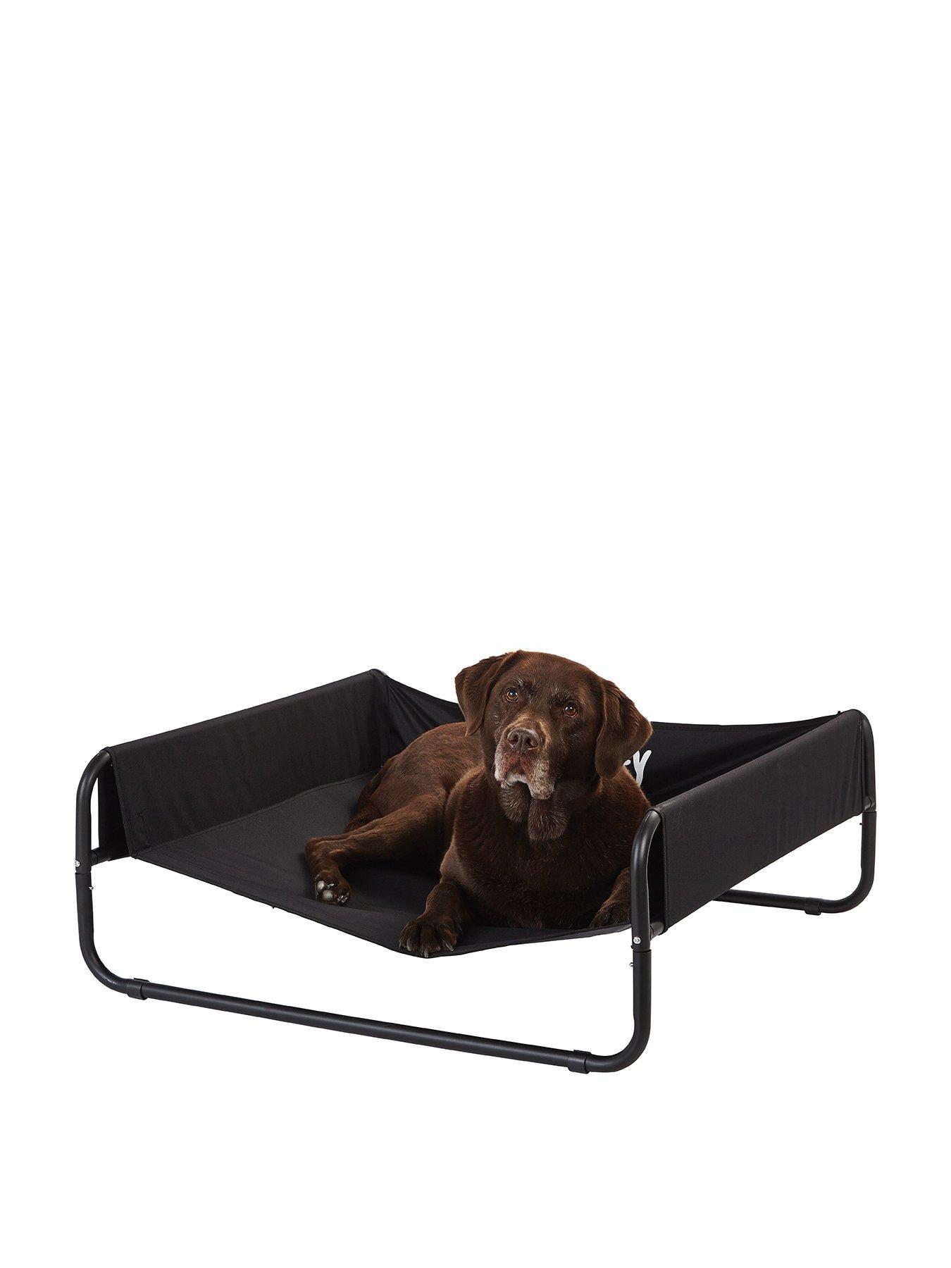 Raised pet clearance bed