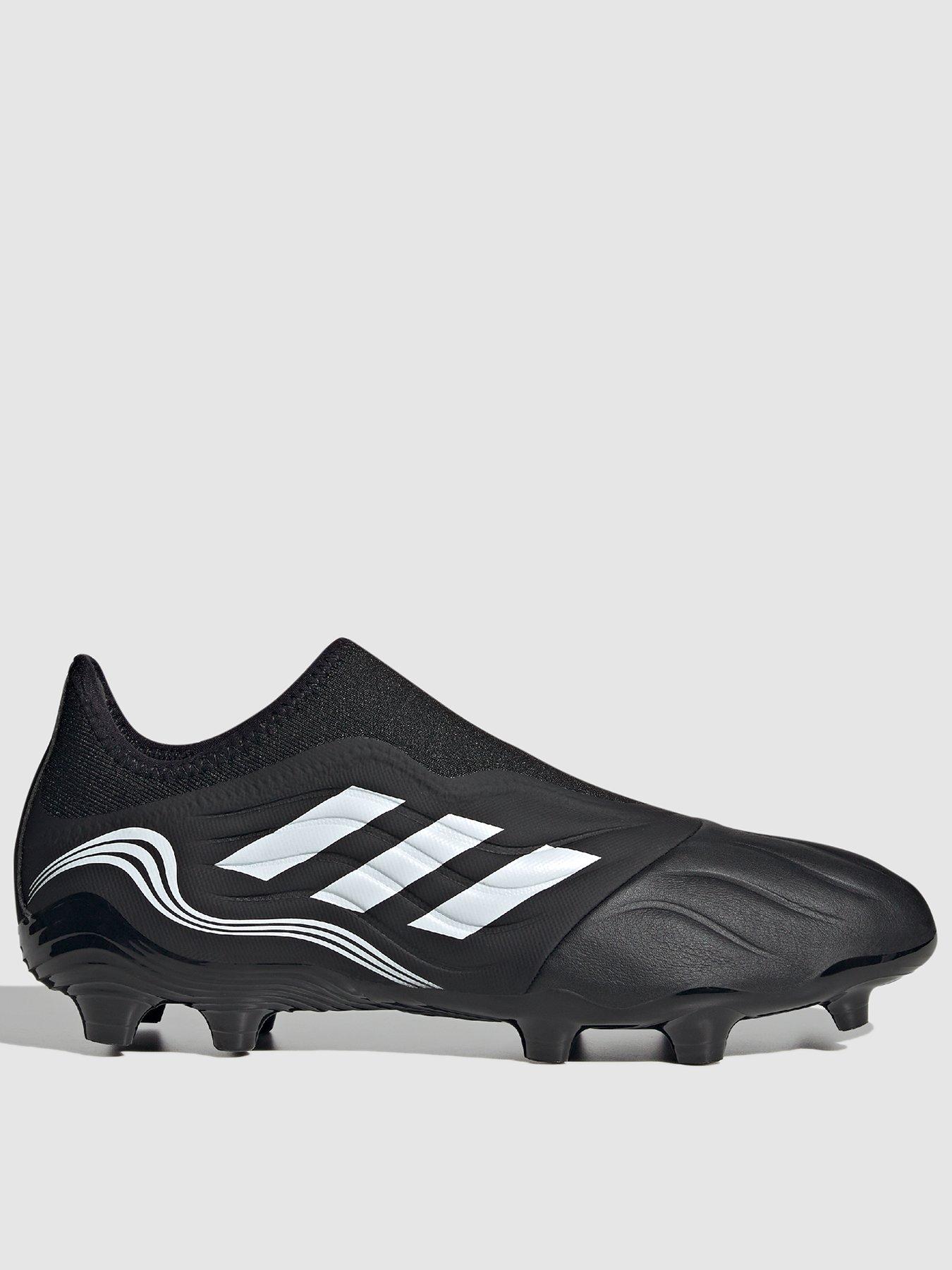 mens laceless football boots