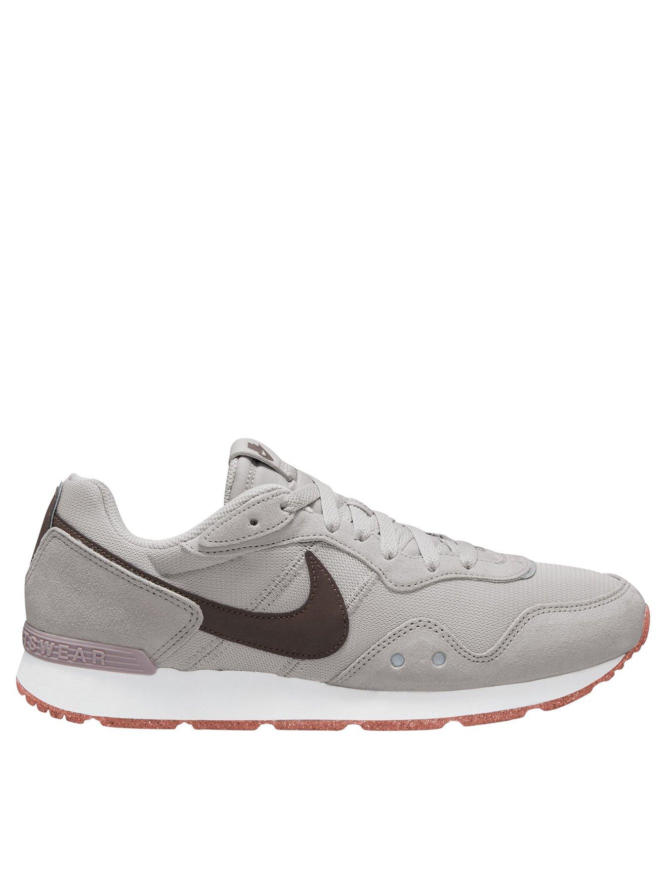 very nike trainers