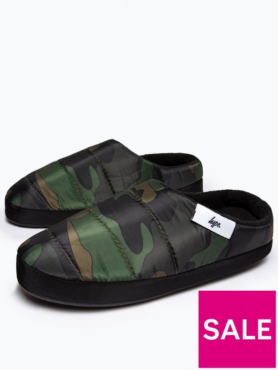 front image of hype-boys-camo-slippers-green