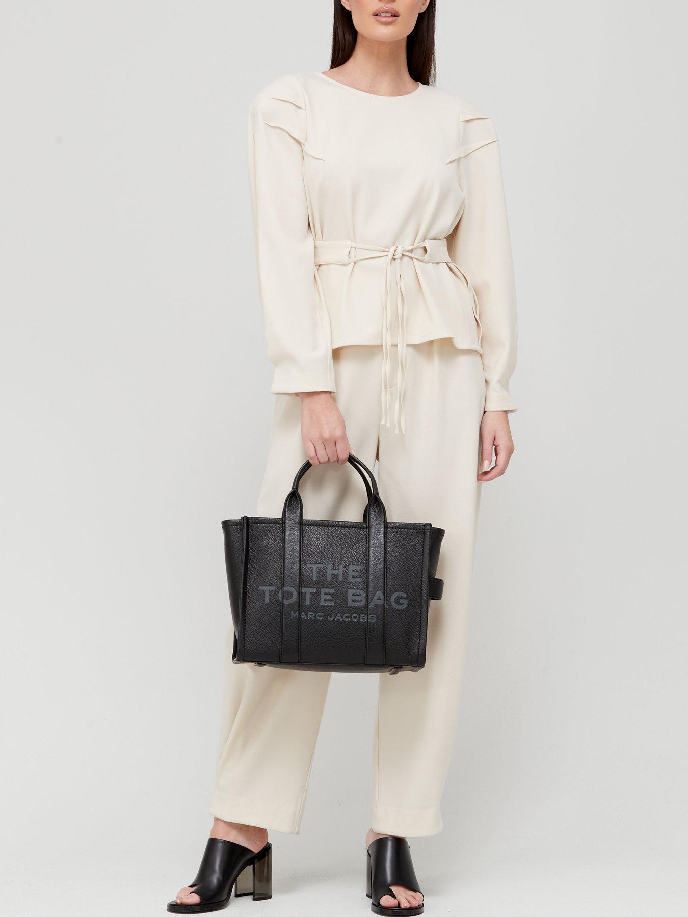 Marc Jacobs Black Leather Bag  Leather handbags, Black leather bags,  Leather