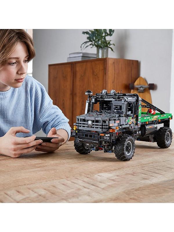 Image 6 of 7 of LEGO Technic App-Controlled 4x4 Mercedes-Benz Zetros 42129