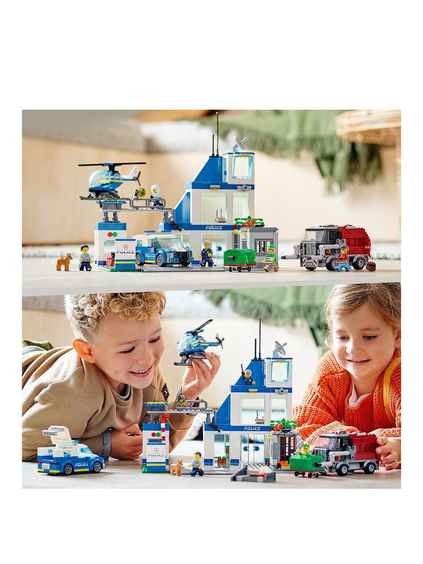 Image 2 of 8 of LEGO City Police Station