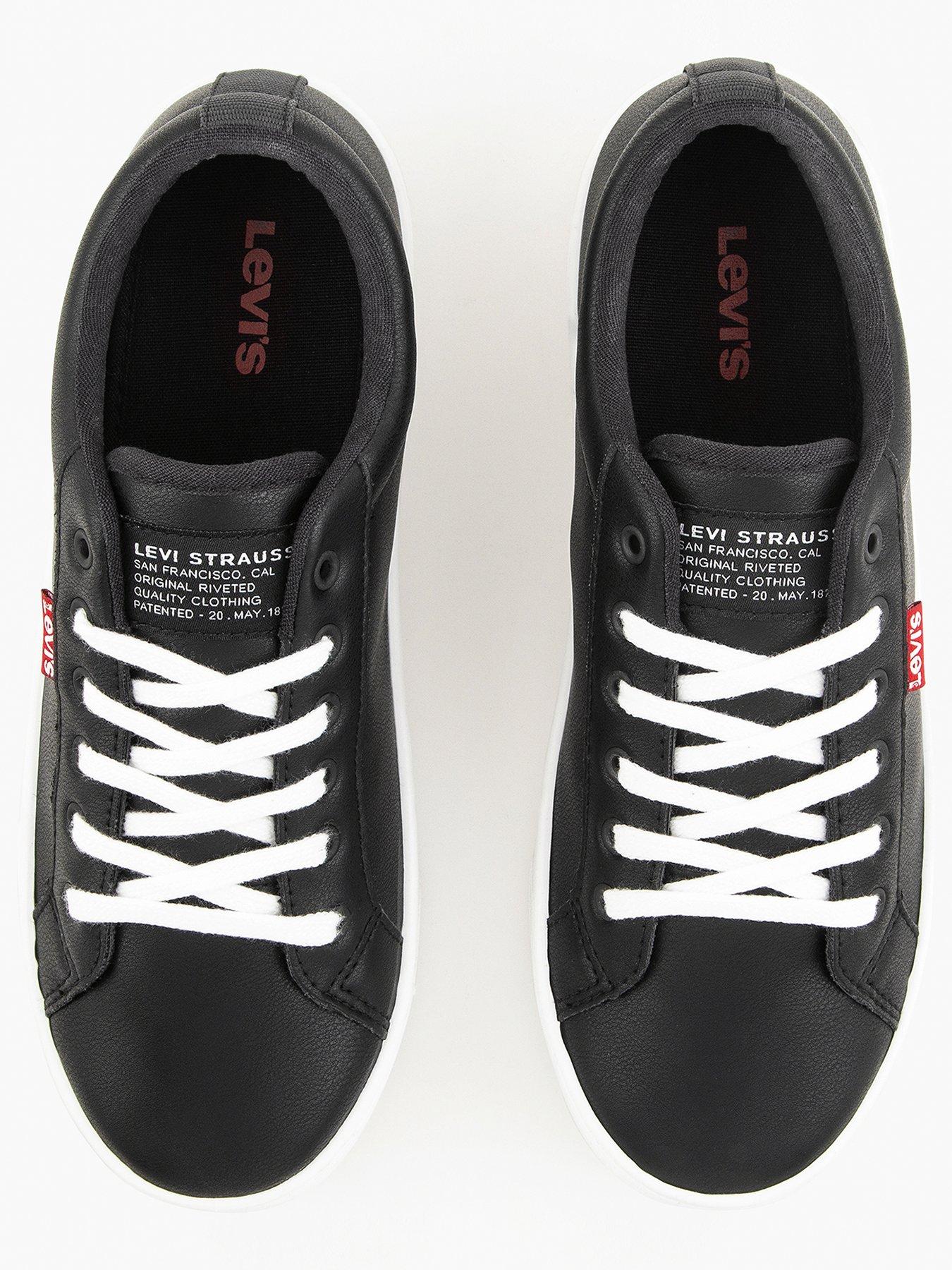 Black 2024 levi trainers