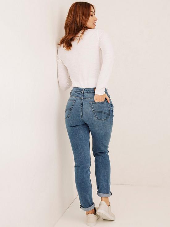 stillFront image of fatface-chesham-girlfriend-sustainable-jeans-vintage-pale