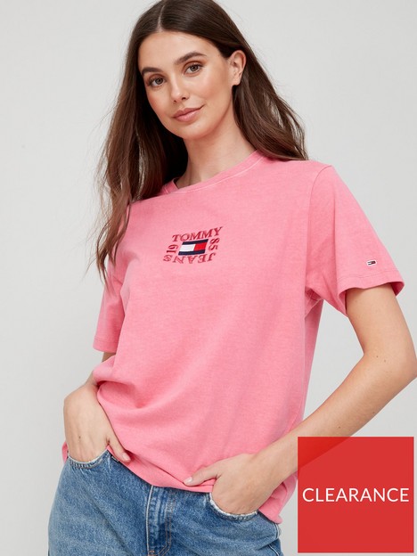 tommy-jeans-relaxed-fit-timeless-logo-tee-washed-red