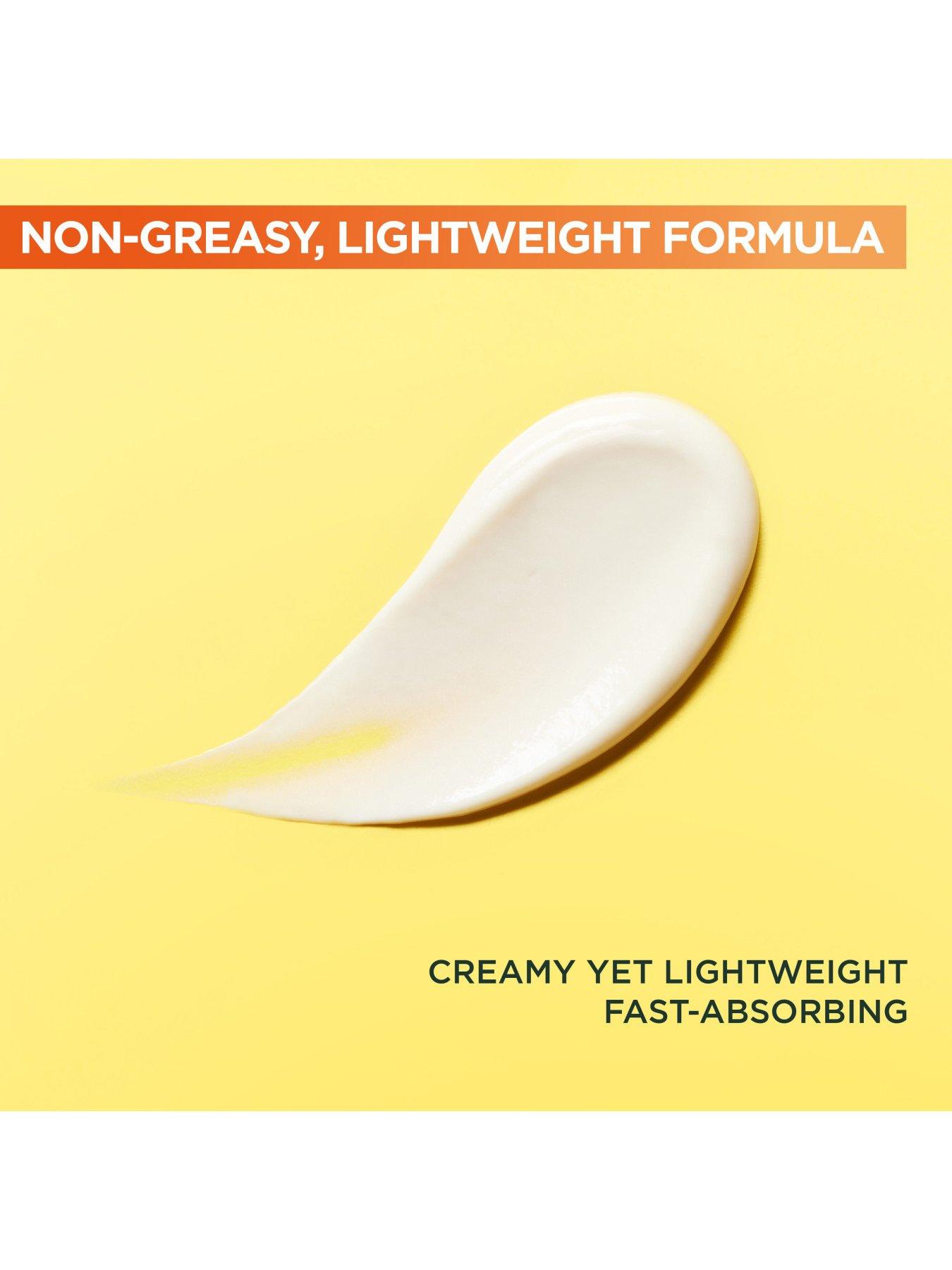 Image 6 of 7 of Garnier 2-in-1 Formula With 20% Vitamin C Serum and SPF 25 Moisturiser