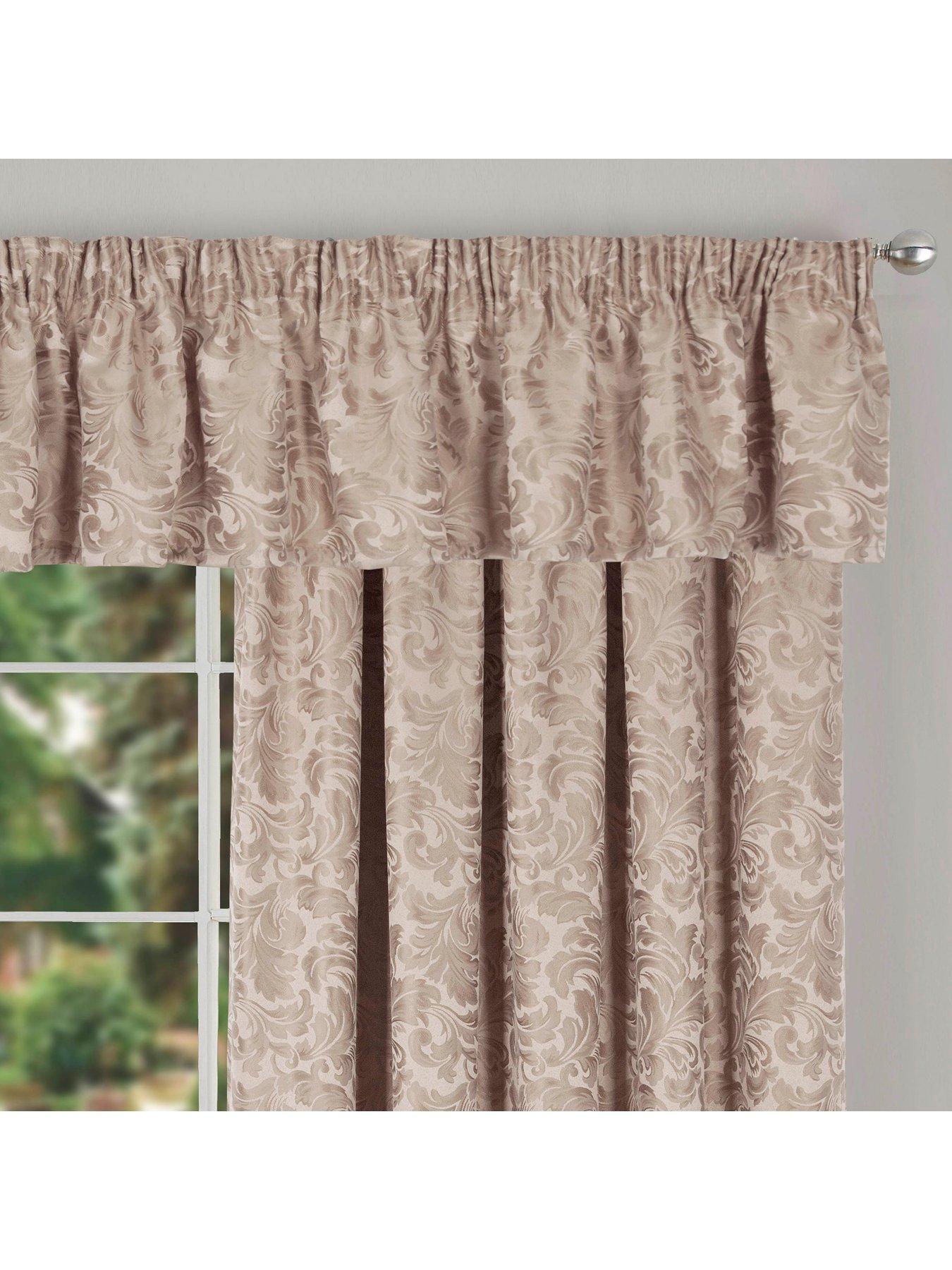 undefined Buckingham Pelmet