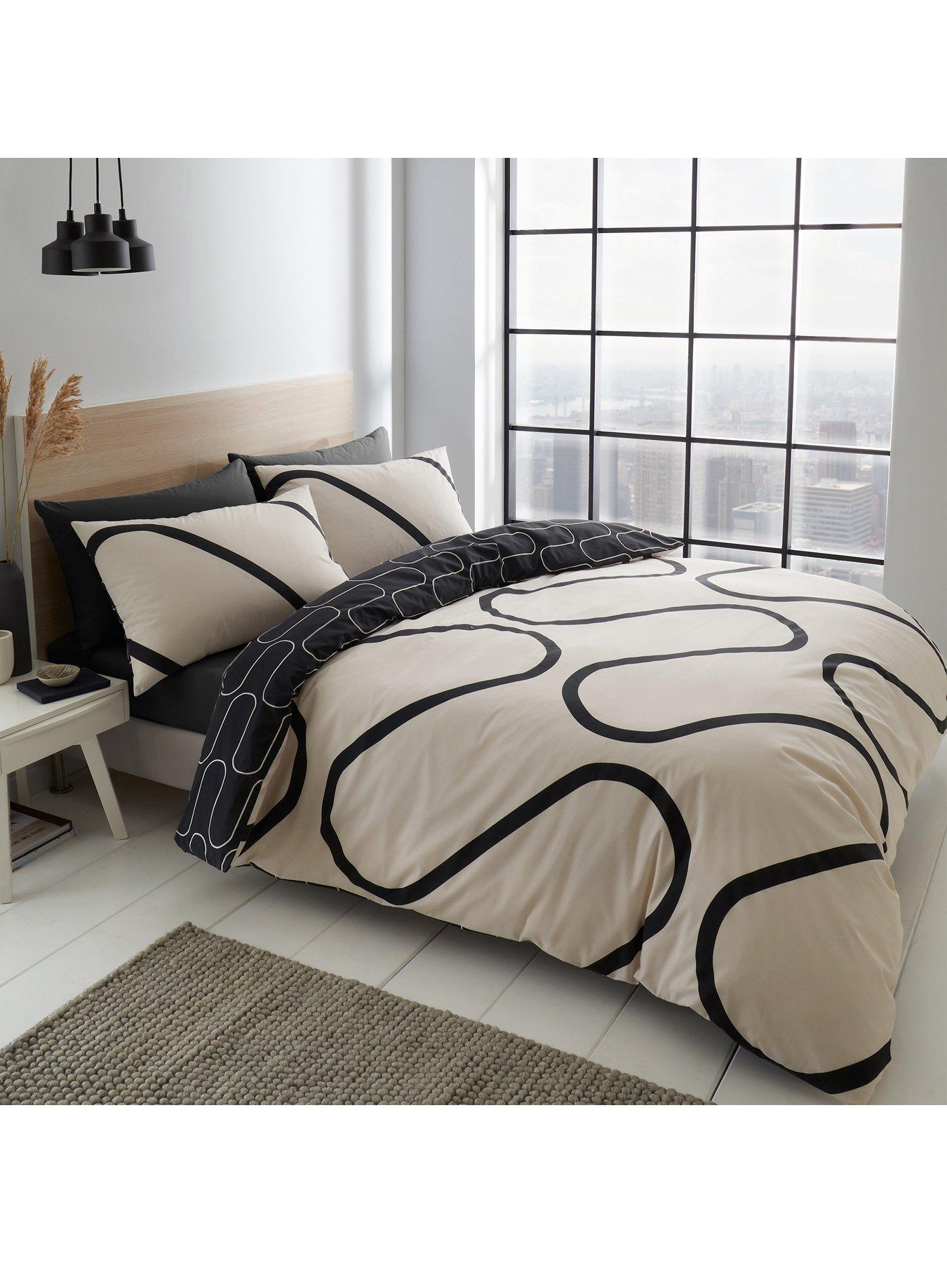 Image 1 of 6 of Catherine Lansfield Linear Curve Duvet Cover Set - Black
