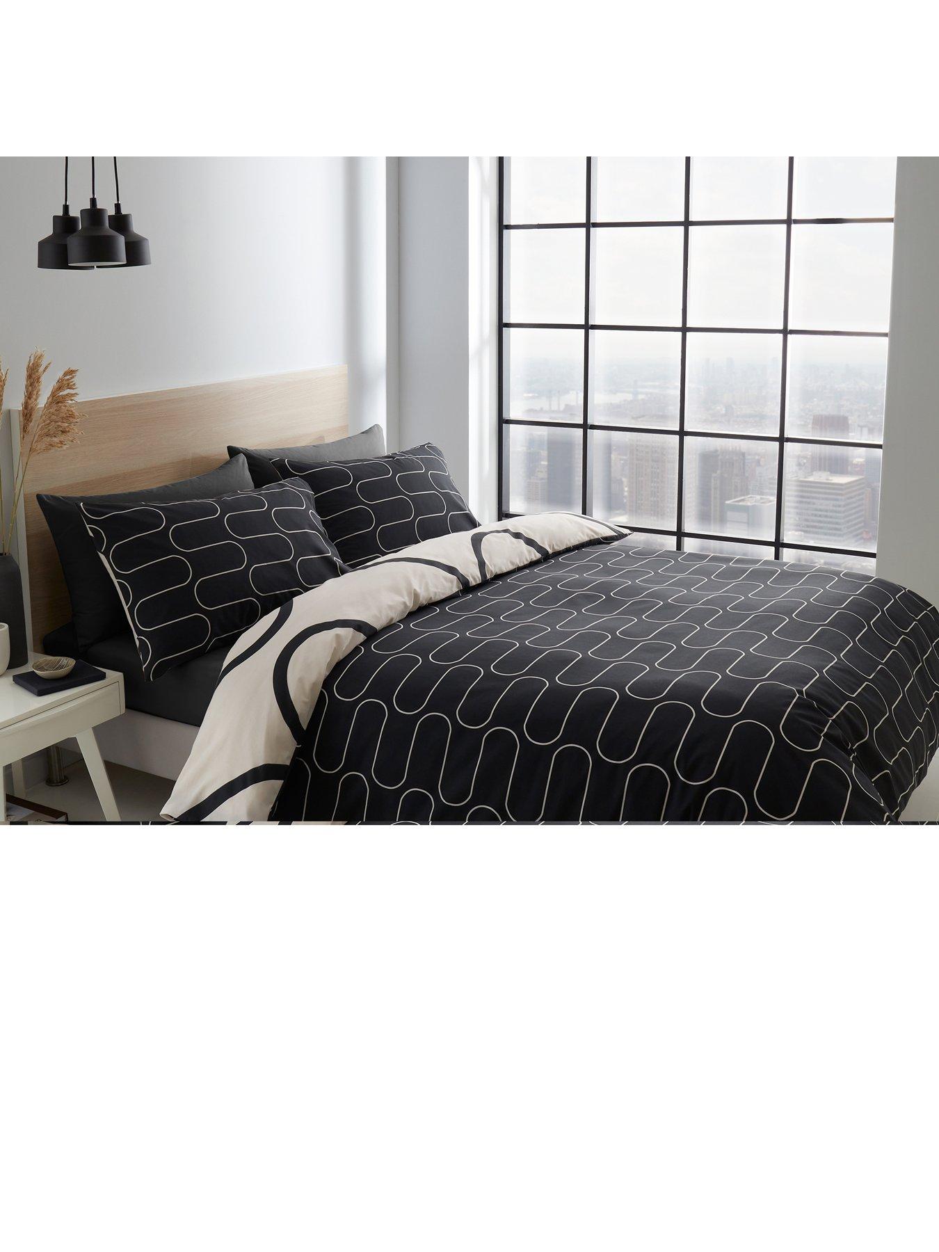 Image 3 of 6 of Catherine Lansfield Linear Curve Duvet Cover Set - Black