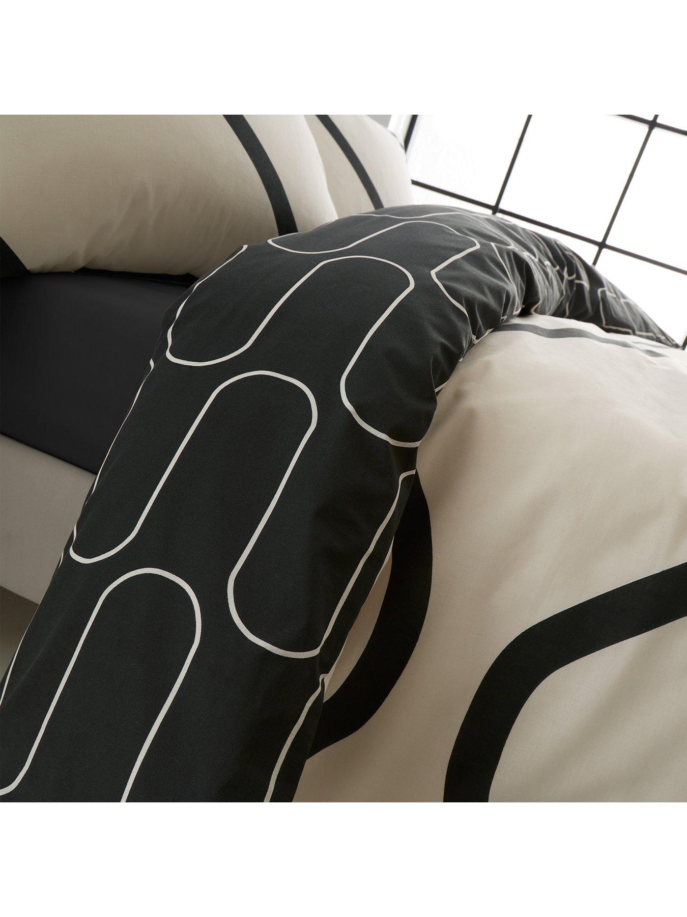 Image 5 of 6 of Catherine Lansfield Linear Curve Duvet Cover Set - Black