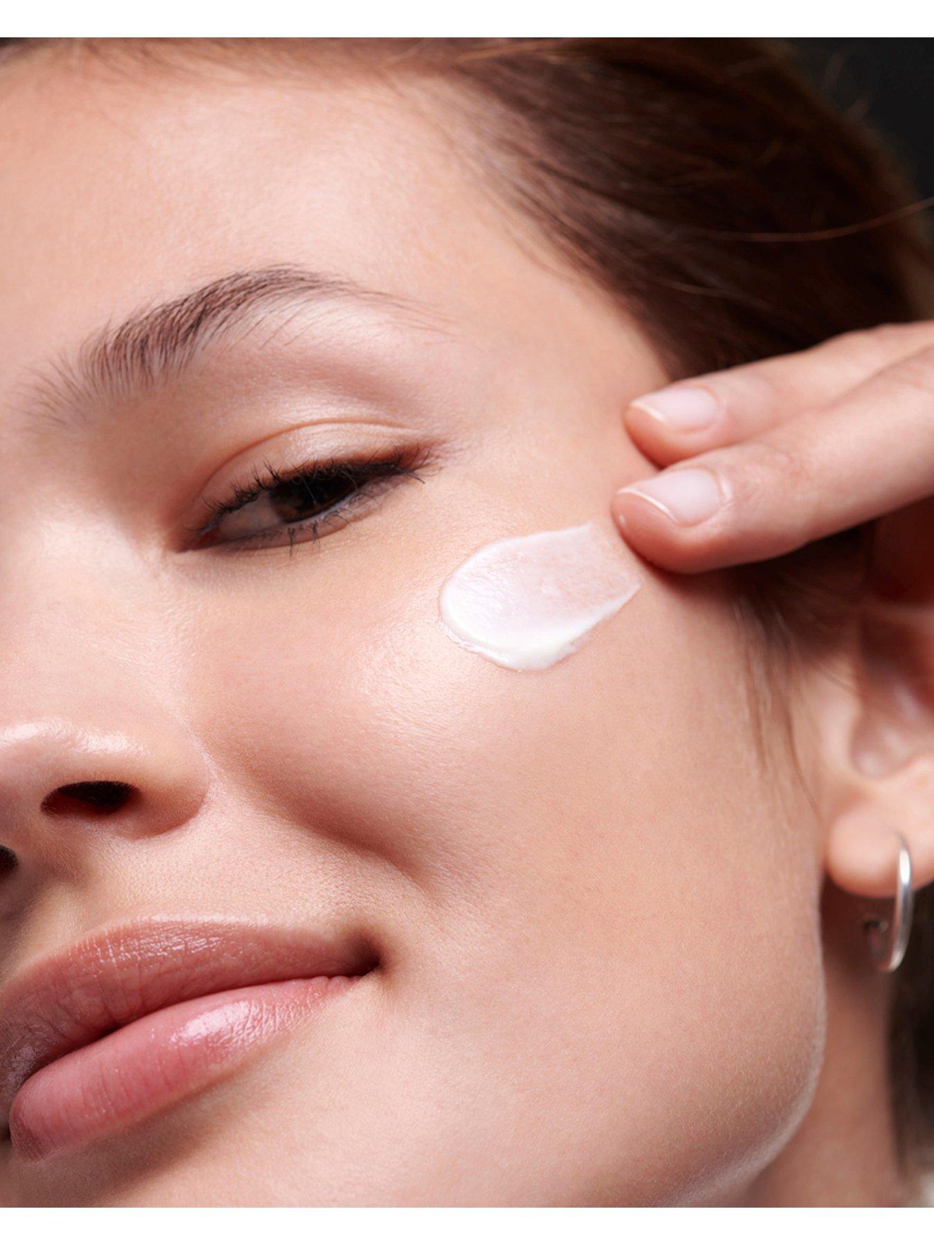 Image 4 of 5 of Garnier Vitamin C Brightening Day Cream (50ml)