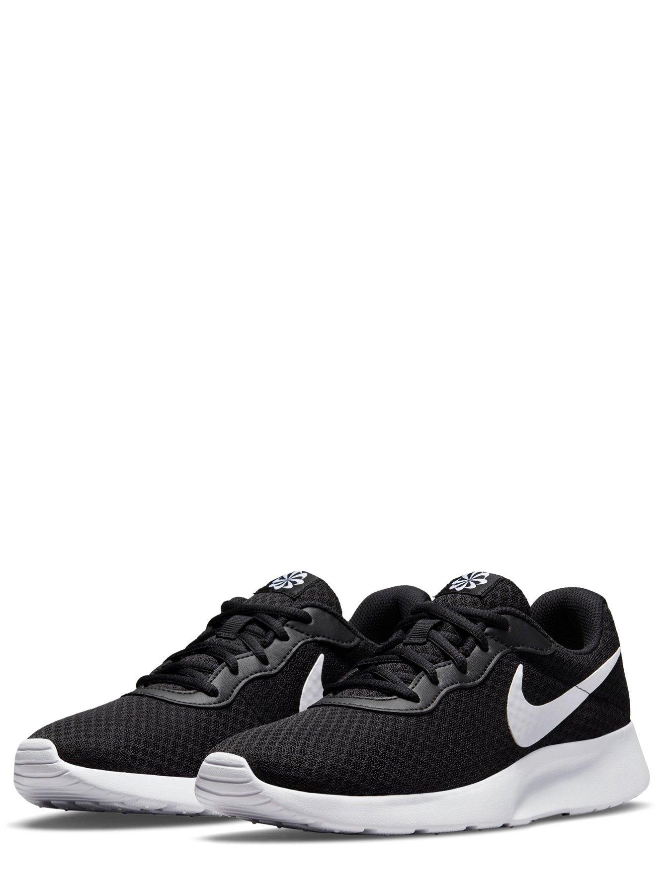 Shoes similar outlet to nike tanjun