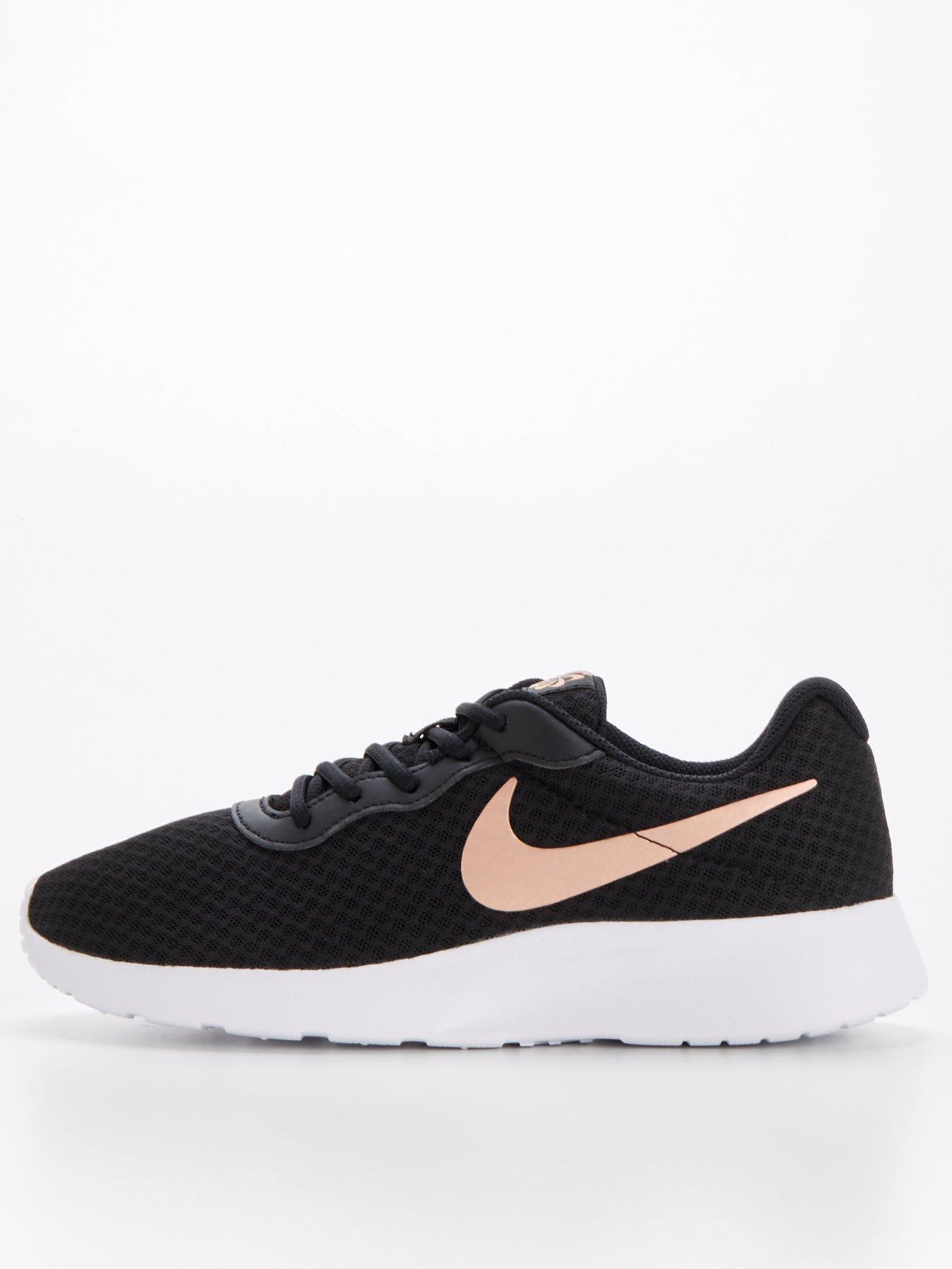 Nike store tanjun trainers