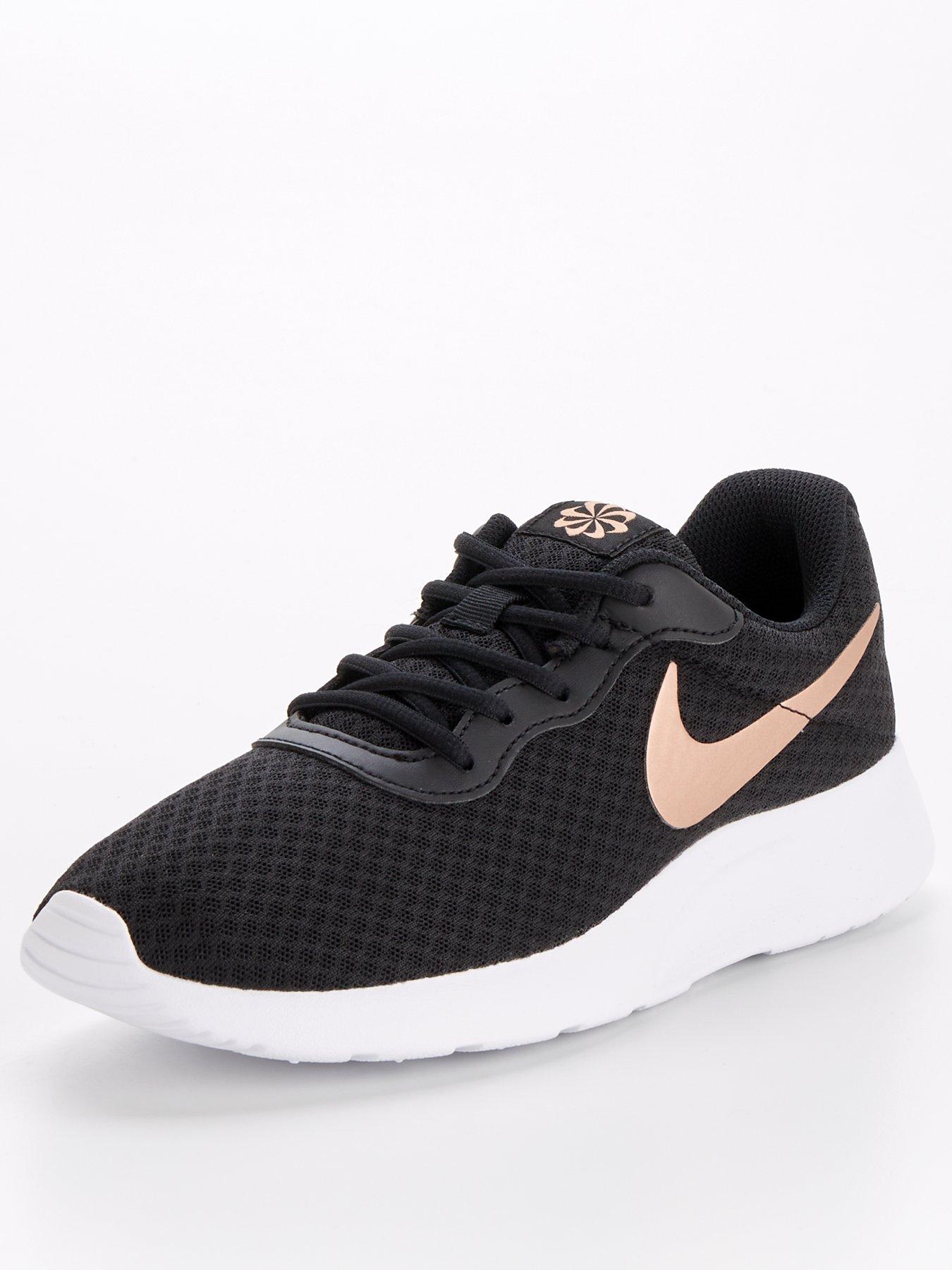 Nike tanjun womens store black and gold