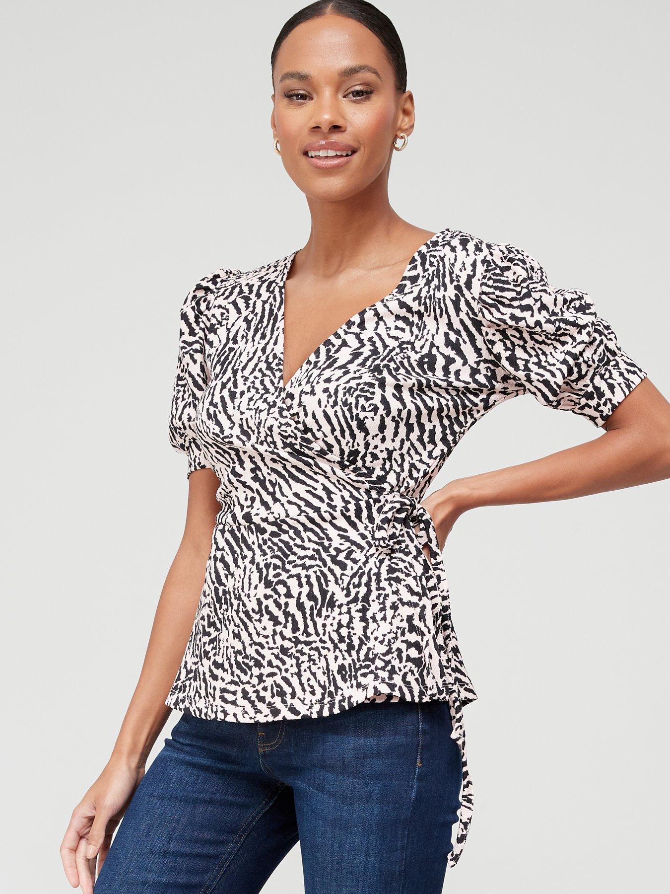 fitted top with puff sleeves