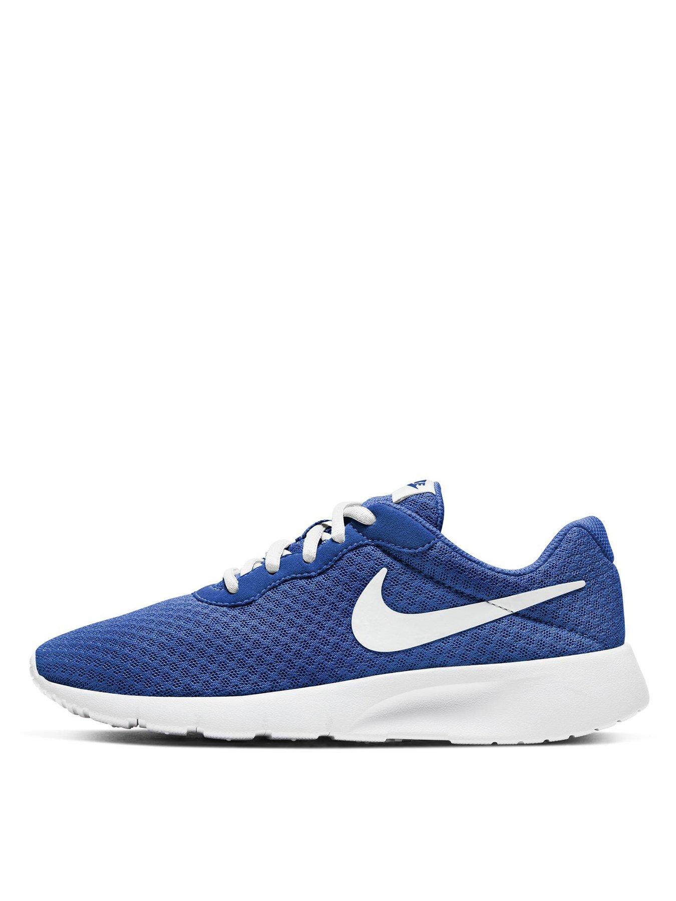 Nike trainers 2025 sale junior