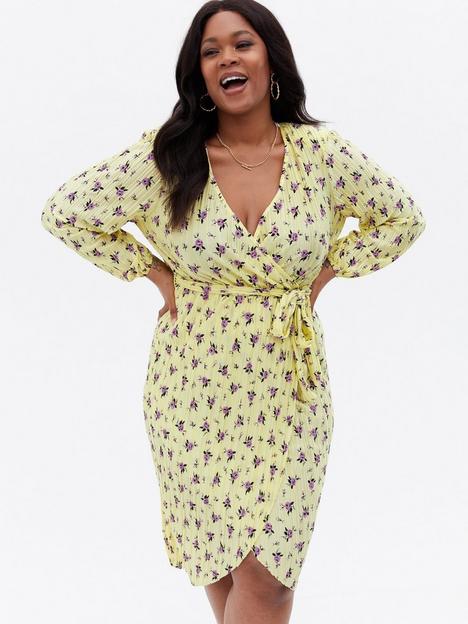 new-look-curves-yellow-ditsy-floral-pliss-belted-midi-wrap-dress