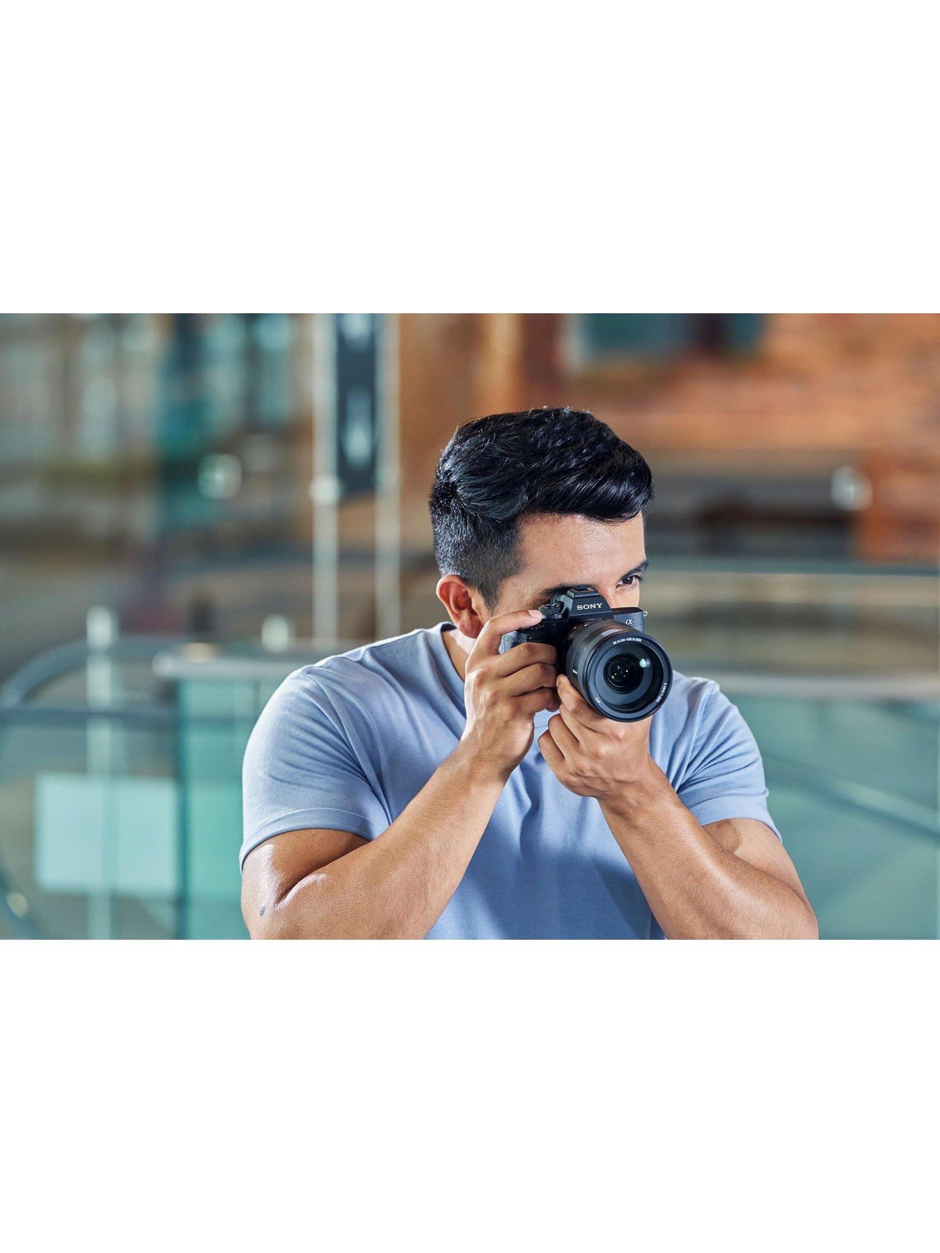 Image 3 of 6 of Sony ILCE7M4B.CEC&nbsp;Alpha 7 IV Full-Frame Mirrorless Camera -&nbsp;33MP, Real-time autofocus, 10 fps, 4K60p, Vari-angle Touchscreen, Large&nbsp;Capacity Z Battery