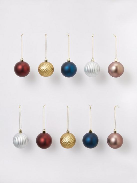 stillFront image of everyday-pack-of-50-glam-baubles