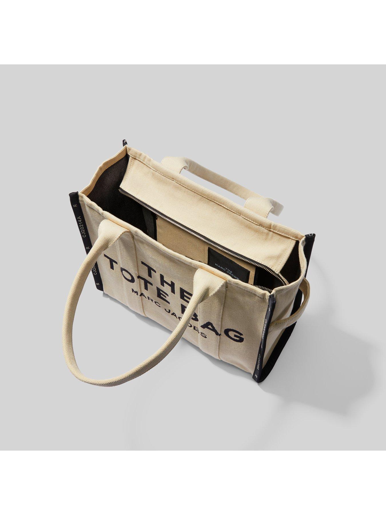 【関税&送料込】Marc Jacobs The Large Tote Bag In Sand Colou Marc Jacobs The Large Tote Bag in sand colour canvas