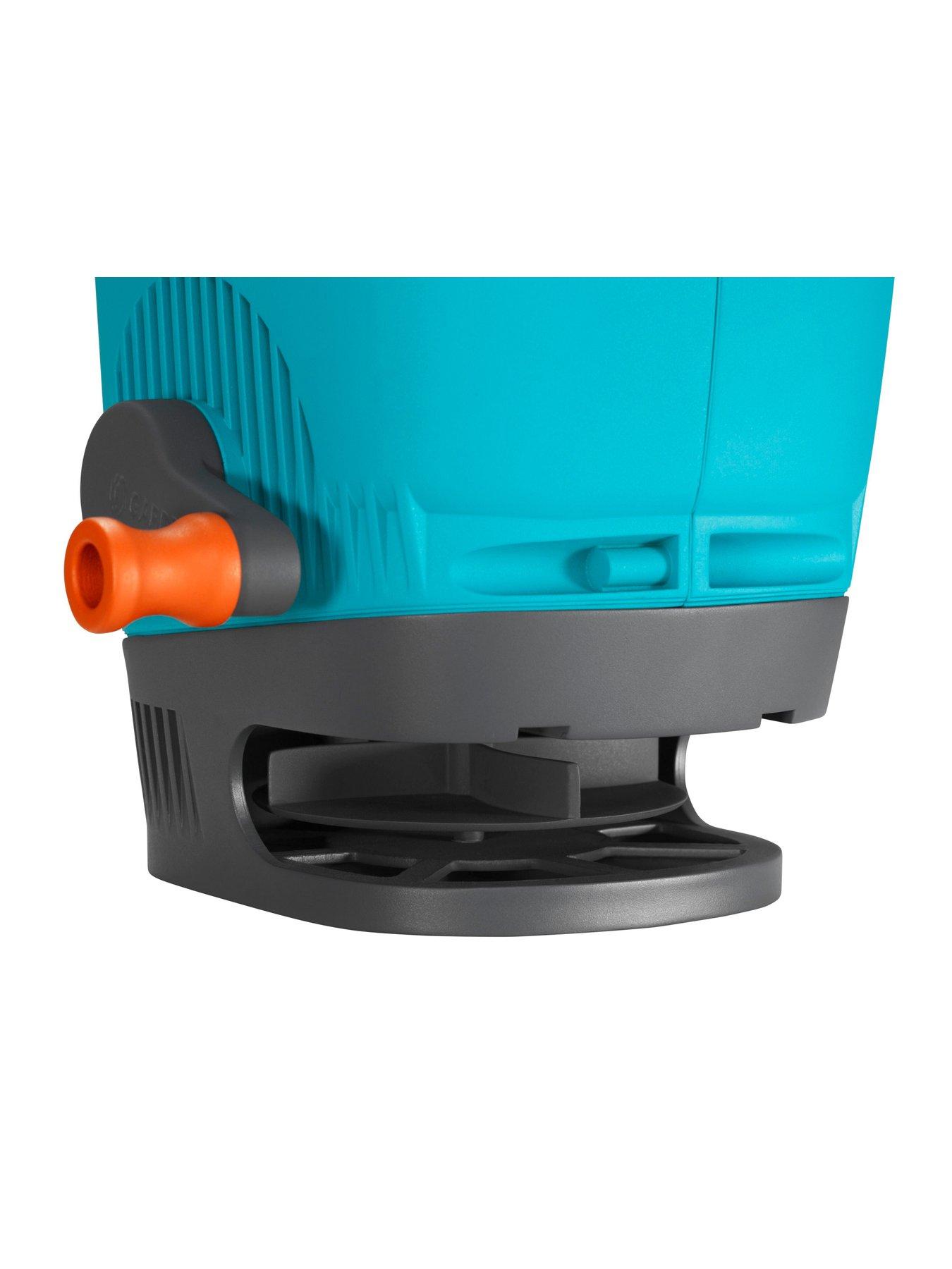 Image 2 of 6 of Gardena Hand Held Spreader M