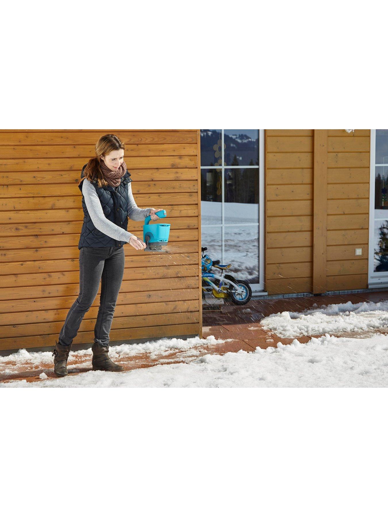 Image 6 of 6 of Gardena Hand Held Spreader M