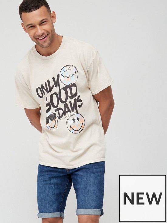 front image of very-man-smiley-only-good-days-t-shirt-ecru