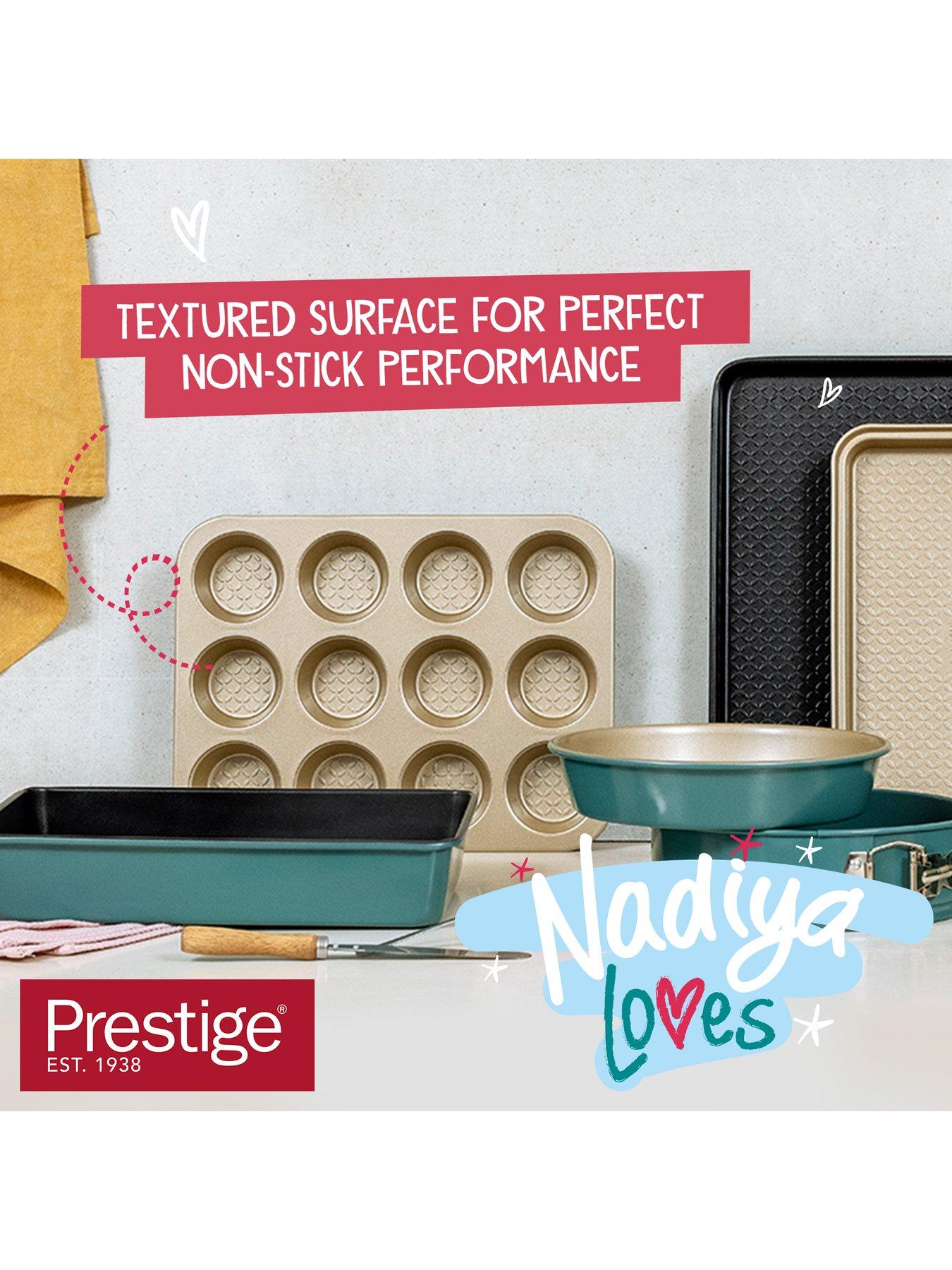 Image 3 of 8 of Prestige x Nadiya 4-Piece Cake Tin Set