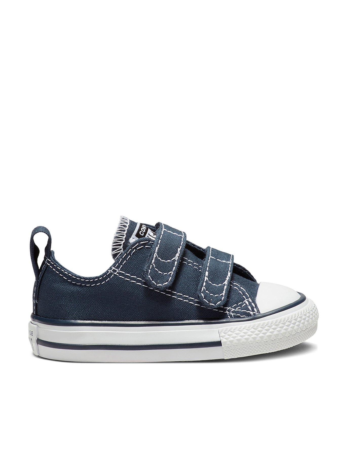 chuck taylor 2v canvas low top