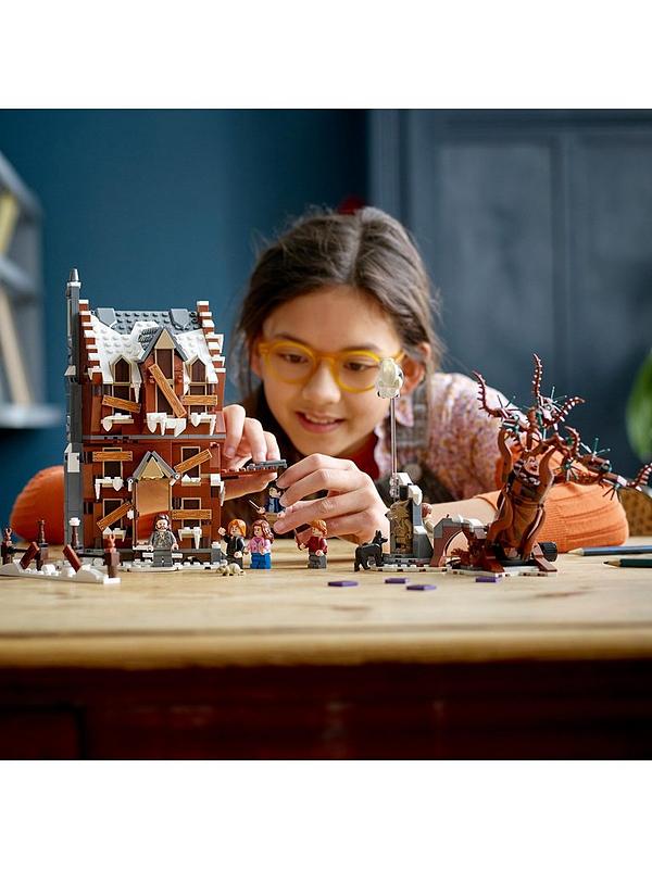 Image 6 of 7 of LEGO Harry Potter The Shrieking Shack &amp; Whomping Willow&trade;