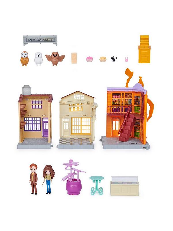 Image 4 of 7 of Harry Potter Small Doll Diagon Alley Playset (Hermione And Fred)