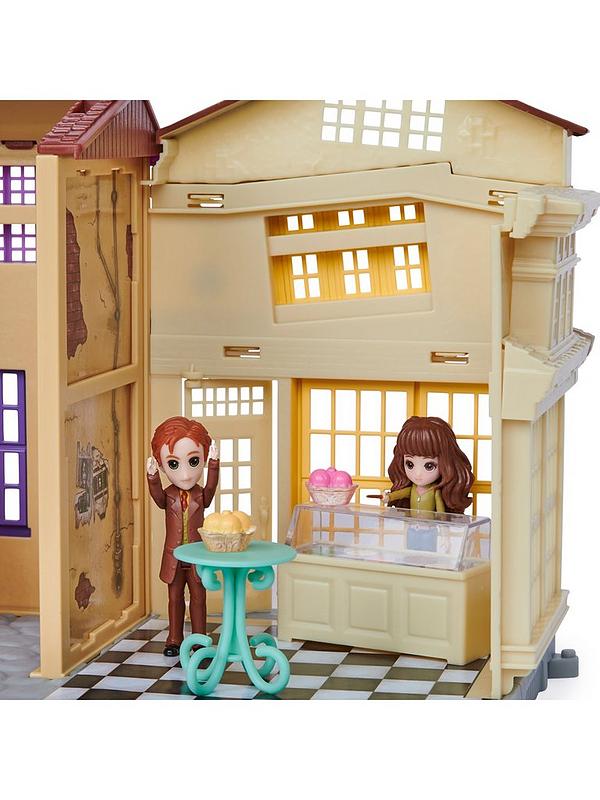 Image 5 of 7 of Harry Potter Small Doll Diagon Alley Playset (Hermione And Fred)