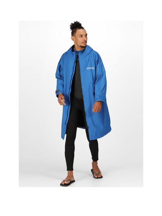 front image of regatta-adult-waterproof-changing-robe-blue