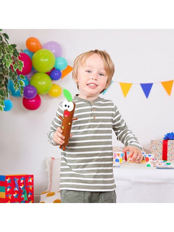 Image 7 of 7 of Hey Duggee Press, Play and Party Sticky Stick