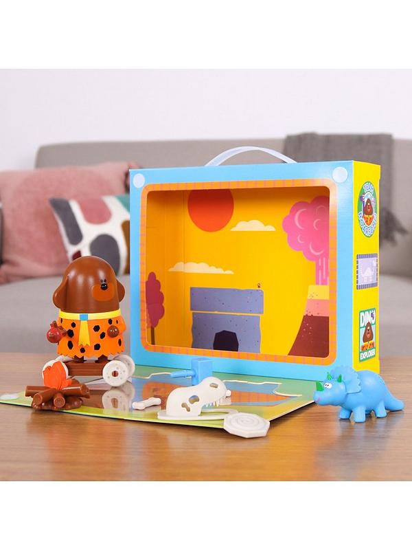 Image 5 of 7 of Hey Duggee Secret Surprise Take and Play Set Dinosaurs with Duggee