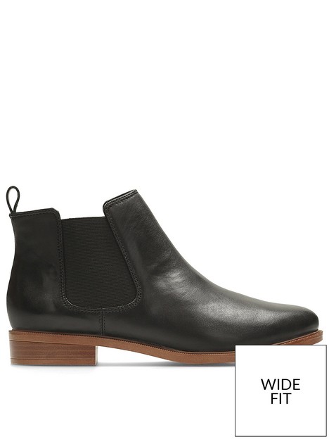 clarks-taylor-shine-wide-fit-leather-ankle-boots