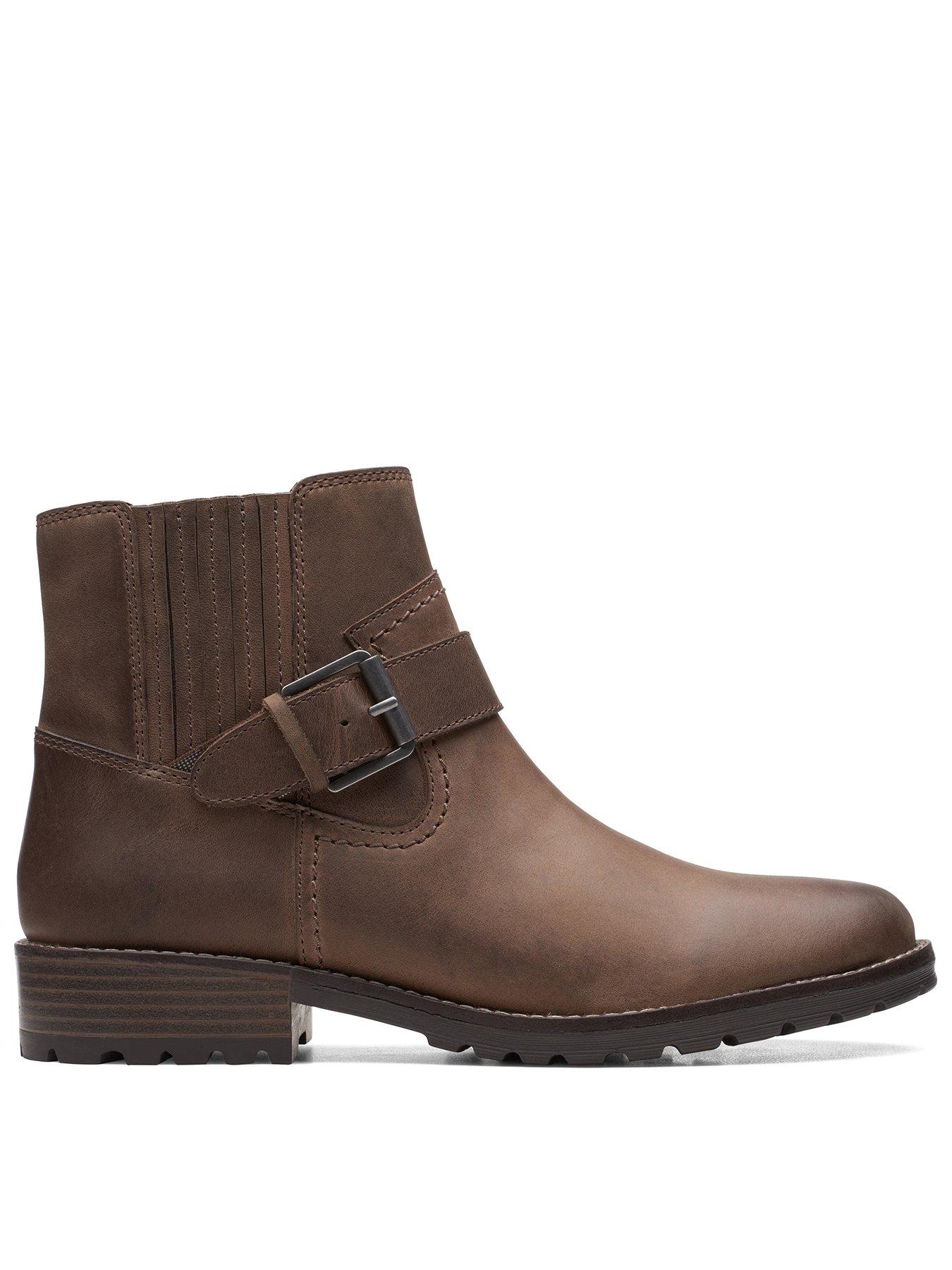 clarkwell hall taupe nubuck