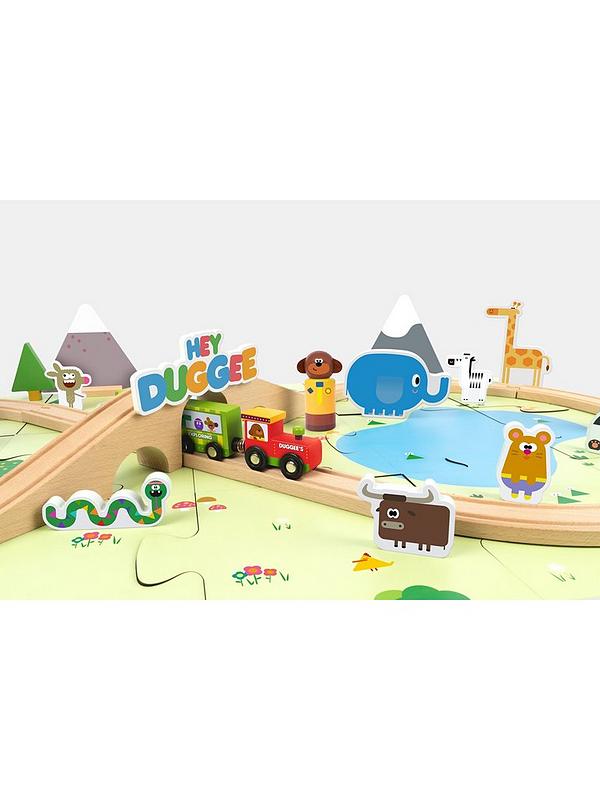 Image 5 of 7 of Hey Duggee Train Set with 3D Figures