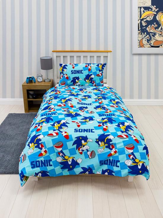 front image of sonic-the-hedgehog-moves-single-duvet-cover-set-multi