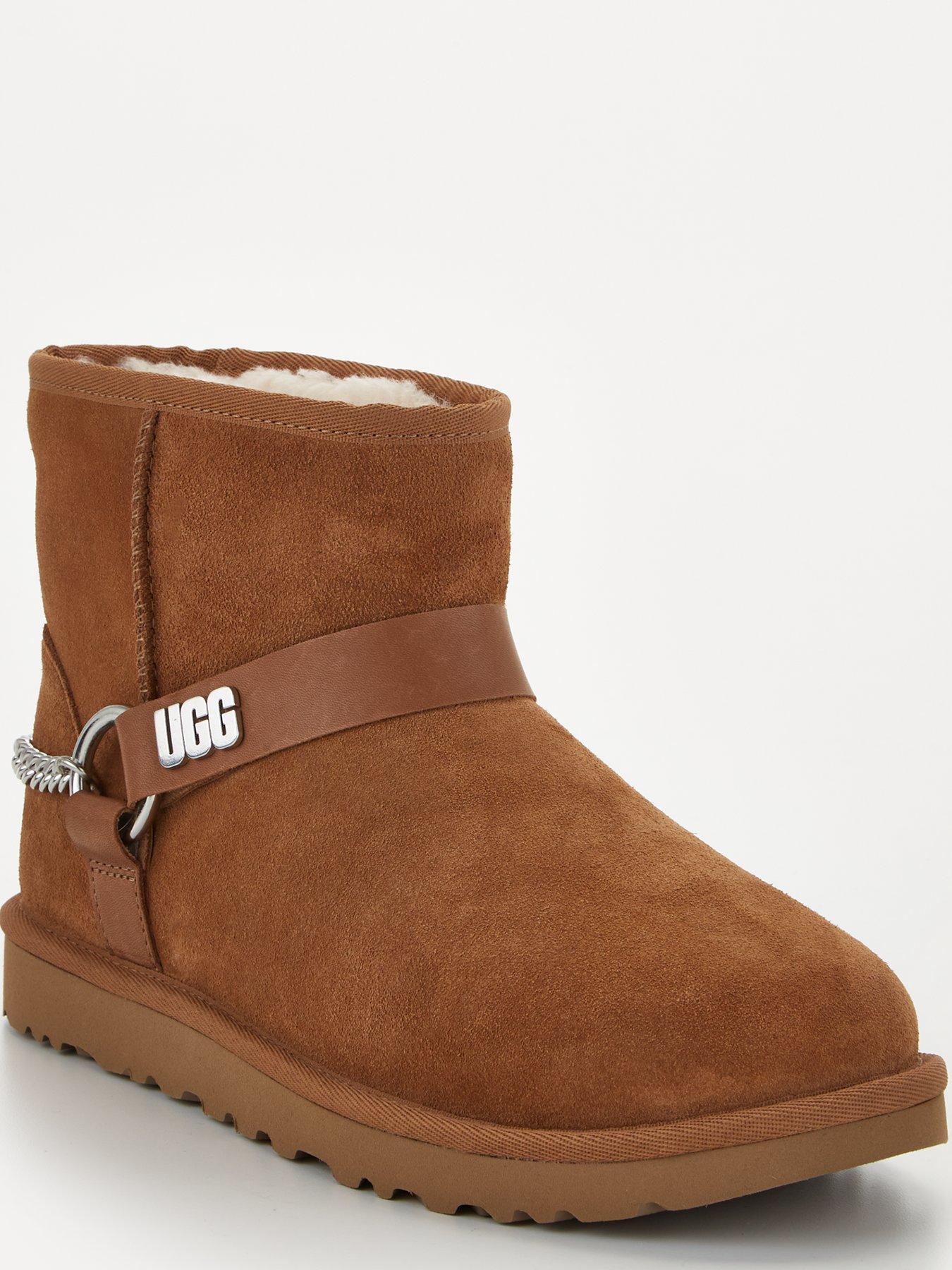 Ugg boots with clearance chain