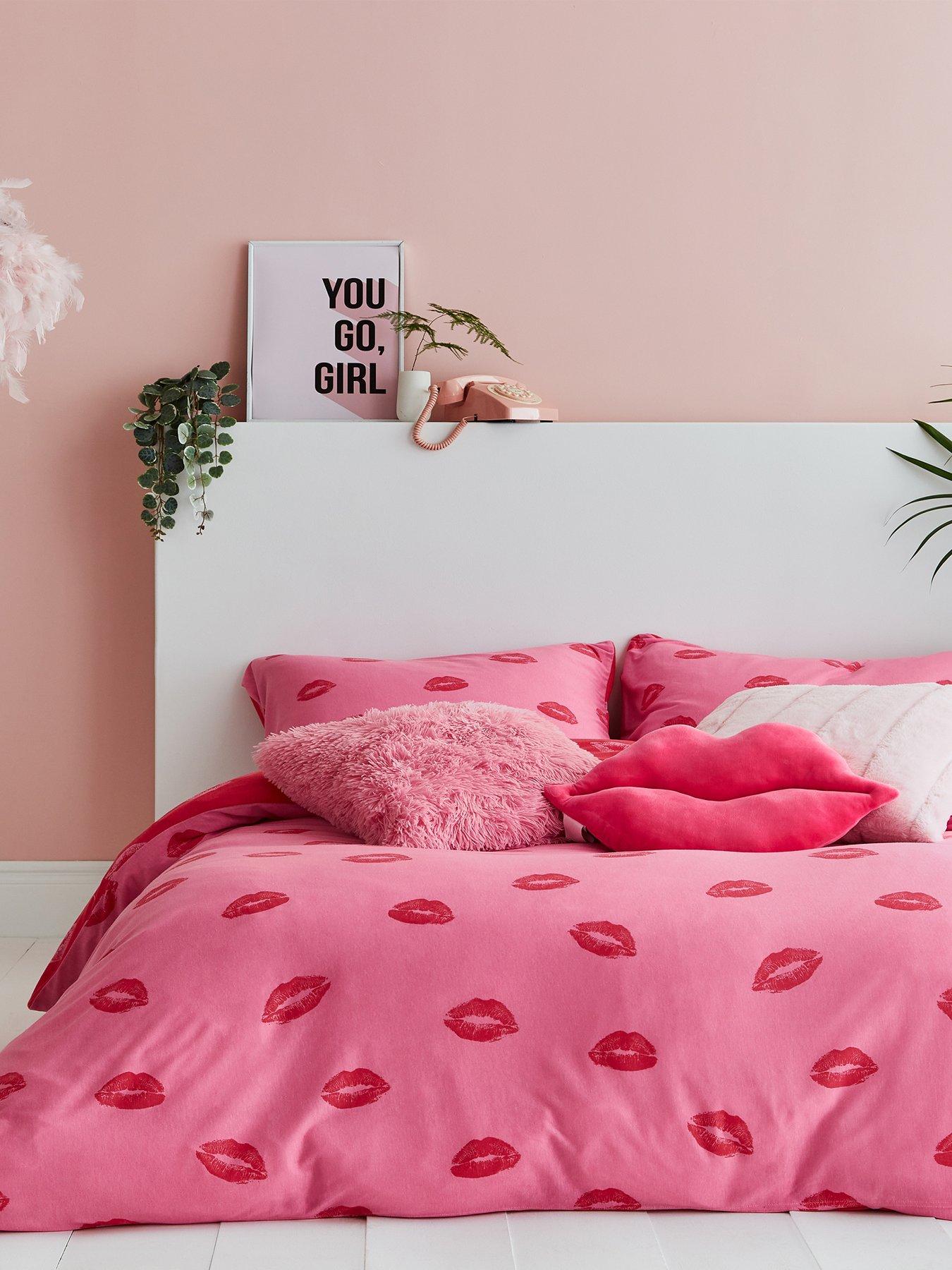 Product photograph of Sassy B Luscious Lips Reversible Duvet Cover Set - Pink from very.co.uk