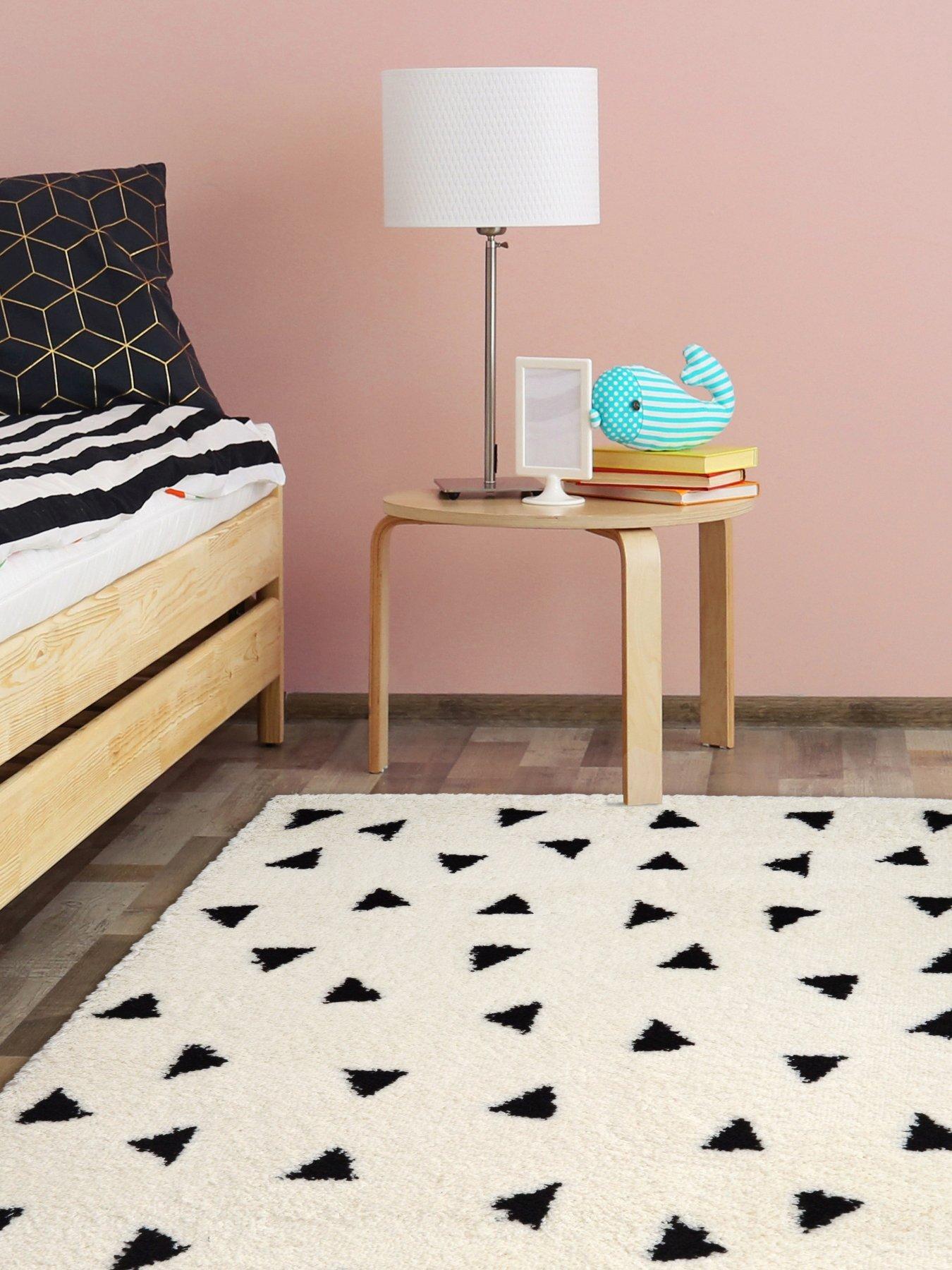 Product photograph of Everyday Snug Shaggy Triangle Rug - Mono from very.co.uk